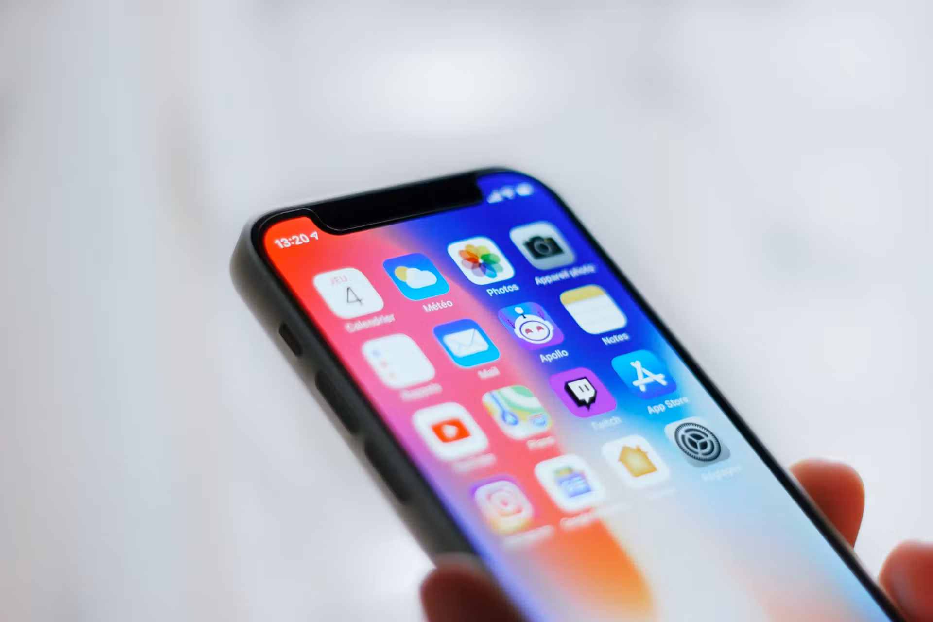 Immagine articolo Mobile only: cos’è e come si applica?